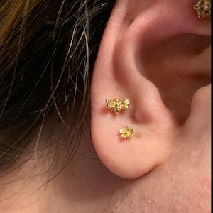 Mini Bee Gold plated Screw Flat Back Tragus Earring, Bee Cartilage earring, Bee Tragus Piercing, Bee helix piercing (1pc)