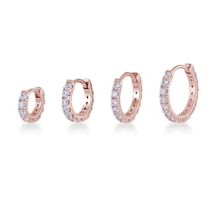 CZ (2 mm) Eternity Huggie Hoop (roségoud) / Huggie Hoop / Helix Earring / Conch Earring / Rook Earring / Kwab / Hoop Earring (1 st)