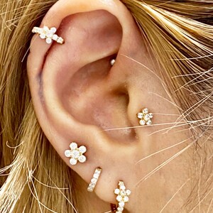 Gold plated Flower Gems Screw flat back Tragus, Dainty earring,Cartilage earring,Tragus piercing,Helix piercing image 6