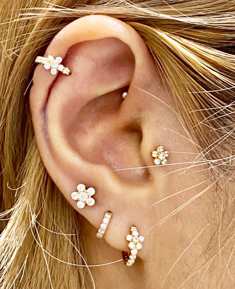 Gold plated Flower Gems Screw flat back Tragus, Dainty earring,Cartilage earring,Tragus piercing,Helix piercing image 6