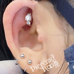 Three Stone (M) Mini Clicker Rook earring, Rook Clicker, Lobe clicker, Tragus Clicker, Helix Clicker, Dainty Clicker, Lobe Earring (1pc)