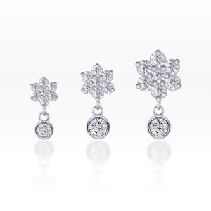 Piercing para trago, cartílago, hélix, Monroe, caracola y lóbulo con parte posterior plana y diseño de flores en plata de ley (1 unidad)