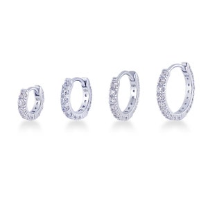 CZ (2 mm) Eternity Huggie Hoop / Huggie Hoop / Helix Ohrring / Conch Ohrring / Turmohrring / Knorpel Hoop / Lobe Ohrring / Hoop Ohrring (1 Stück)