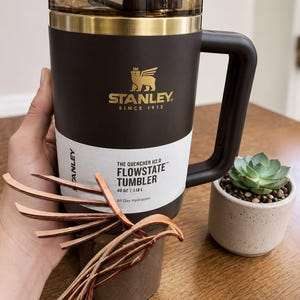 Vaso Stanley Chocolate Gold Quencher de 40 oz Flowstate H2.0 sellado de fábrica imagen 2