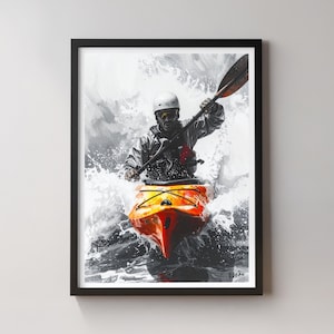 以下が含まれることがあります： 荒波の中をカヤックで進むカヤッカーを描いた額装アート。カヤックはオレンジと黄色で、波とカヤッカーの装備の白黒と対照的です。カヤッカーはヘルメットを着用し、パドルを使用しています。