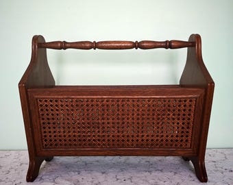 Revistero antiguo de roble estilo Arts & Crafts / 1910-1920 / Soporte para periódicos de caña / Estilo campestre inglés / Estante para libros de ratán tejido