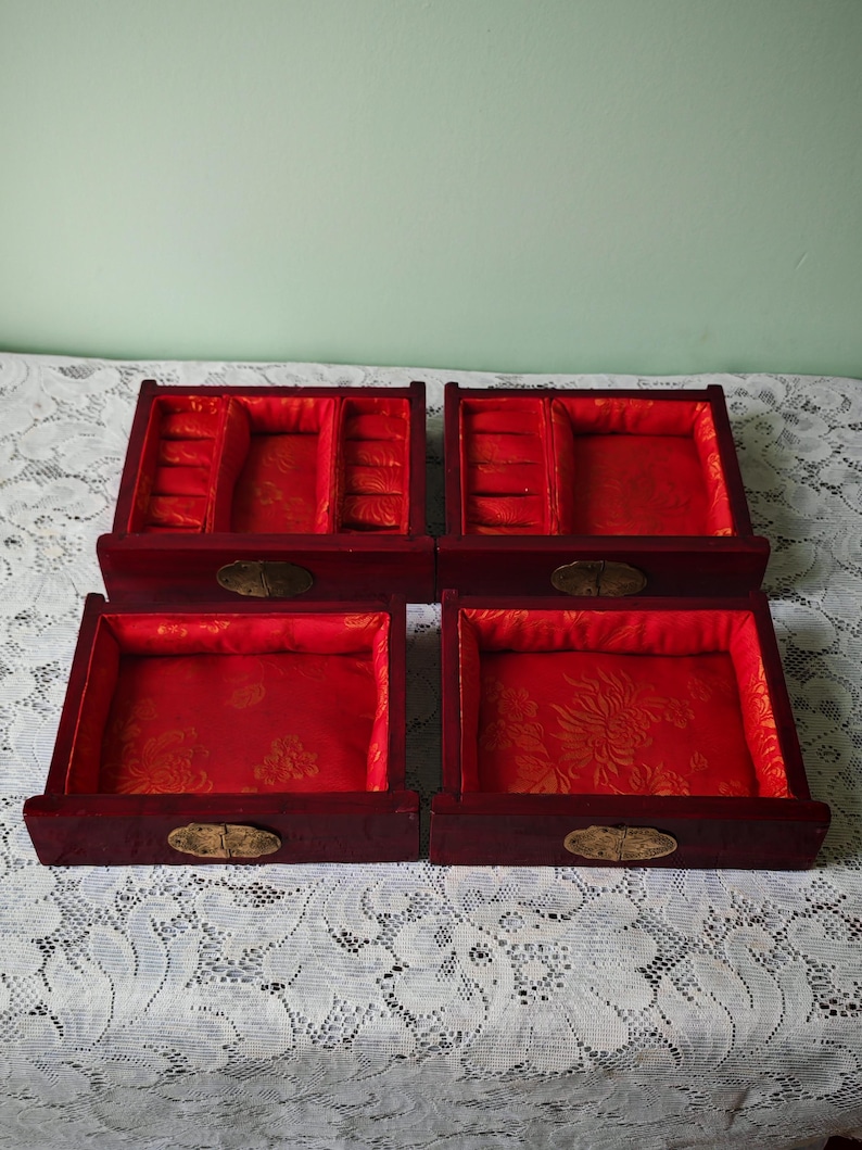 Vintage chinesisches Schmuckschränkchen | Messing Montierungen & Jadeit Scheiben | Orientalische Waschtischdekoration Bild 17