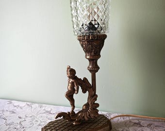 Lámpara de mesa vintage con querubín / Pantalla de cristal facetado / Estilo barroco rococó / Lámpara con querubín / Iluminación de tocador de metal dorado