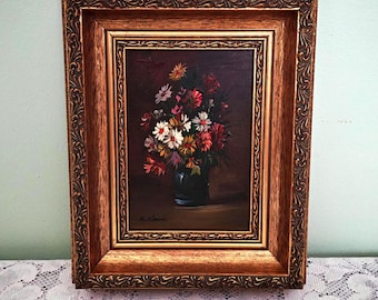 Bodegón floral vintage con ambiente melancólico / Pintura al óleo con técnica de impasto / Marco dorado ornamentado / Arte de pared oscuro / Estilo cottagecore