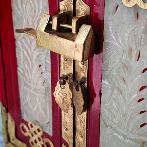 Vintage chinesisches Schmuckschränkchen | Messing Montierungen & Jadeit Scheiben | Orientalische Waschtischdekoration Bild 12