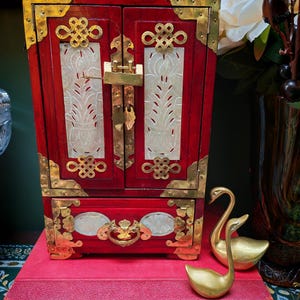 Vintage chinesisches Schmuckschränkchen | Messing Montierungen & Jadeit Scheiben | Orientalische Waschtischdekoration Bild 20
