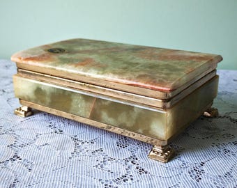 Cofre de joyería italiano antiguo de ónix verde / Caja de mármol con montura de latón / Caja para baratijas estilo Hollywood Regency