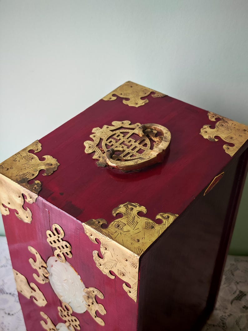 Vintage chinesisches Schmuckschränkchen | Messing Montierungen & Jadeit Scheiben | Orientalische Waschtischdekoration Bild 7