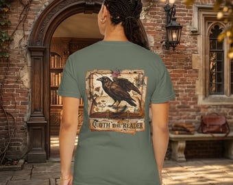 Camiseta Raven Book Lover - Camiseta Gótica Dark Academia, Edgar Allan Poe - Presente perfeito para bibliófilos e amantes de livros.
