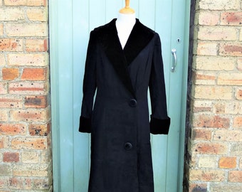 VICTORIAN LADIES COAT (Circa 1890) - Black Wool & Velvet w/ Silk Lining - Wearable w/ Great Details - Chest: 32 to 34 in. (81.5 to 86.5 cm)