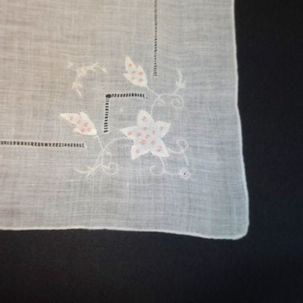 1950s EMBROIDERED & APPLIQUED HANDKERCHIEF with Floral Design - Feminine Hankie in Fine Semi-Sheer Linen - Measures 11 in. (28 cm) Square