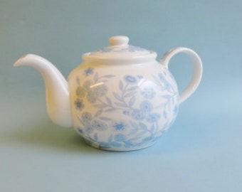 FINE PORCELAIN TEAPOT with Light Blue Leafy Floral Pattern - Holds 6 Cups - Made In China - Dishwasher & Microwave Safe