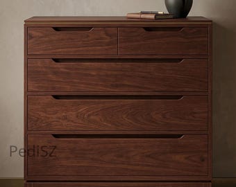 Cassettiera in legno di noce rifinita a mano, 5 cassetti, stile moderno di metà secolo.