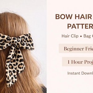 Könnte beinhalten: Eine Haarklammer mit Leopardenmuster ist am Hinterkopf einer Person befestigt. Die Schleife ist beige mit schwarzen Flecken. Der Text auf der rechten Seite lautet "BOW HAIR CLIP PATTERN" und "Beginner Friendly".