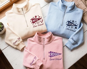 Sudadera universitaria personalizada con cremallera de un cuarto, sudadera con banderín universitario personalizado, suéter con nombre bordado en la manga, regalo de graduación, equipo para el día del partido