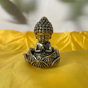 Retro copper Little Buddha Figurine Meditation Zen Altar Ornament Spiritual Energy Guardian Buddha Feng shui decor gift .
