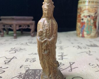 Figura de madera de Guanyin, pequeña estatua de bolsillo tallada a mano, decoración para escritorio de meditación, adorno espiritual para el hogar.