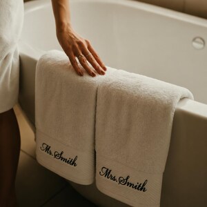 Luxury Personalized Cotton Bath Towel, Custom Embroidered Monogram Towel, Spa Bathroom Decor, Elegant Wedding & Housewarming Gift