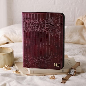 Mörkkörsbärsrött personligt läderfodral till helt nytt Kindle-fodral, anpassat Kindle-fodral för Paperwhite 12:e generationens 7-tums 2024 Kindle 12:e 6-tums skyddsfodral
