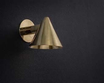Aplique de pared cónico de latón de mediados de siglo: Lámpara Sputnik moderna italiana