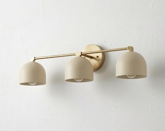 Mid Century 3-flammige Messing Waschtisch Armatur | Moderne Triple Dome Schlafzimmerleuchte | Minimalistische warme Messing-Wandleuchte
