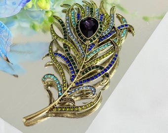 Vintage pauwenveerbroche, goudkleurige veelkleurige kristallen pin, grote statement sieraden voor haar