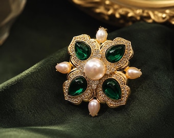 Vintage smaragd- en parelbroche, goudkleurige statementspeld met bloemen, sierlijke vorstelijke sieraden