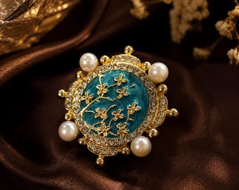 Vintage pruimenbloesembroche, goudkleurig blauwgroen email, kristal en parelspeld, sierlijke bloemensieraden