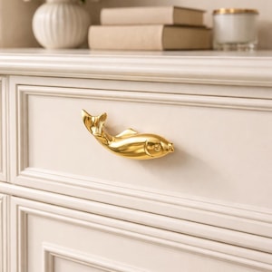 Tirador de cajón de latón macizo color oro con forma de pez – Tirador de armario con forma de carpa koi de la suerte, muebles de habitación infantil con dibujos animados