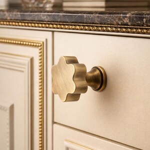 Antique Brass Hex Flower Cabinet Knob, Single Hole Drawer Pull, Zinc Alloy Handle