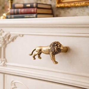 Vintage Brass Lion Drawer Handle – Antique Zinc Alloy Cabinet Hardware