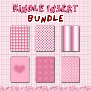 Könnte beinhalten: Ein Bundle von Kindle-Einsätzen mit verschiedenen rosa Mustern, darunter Vichy, kariert, gestreift und gepunktet. Ein Einsatz zeigt ein weiches rosa Herz. Der Text "KINDLE INSERT BUNDLE" ist oben zu sehen.