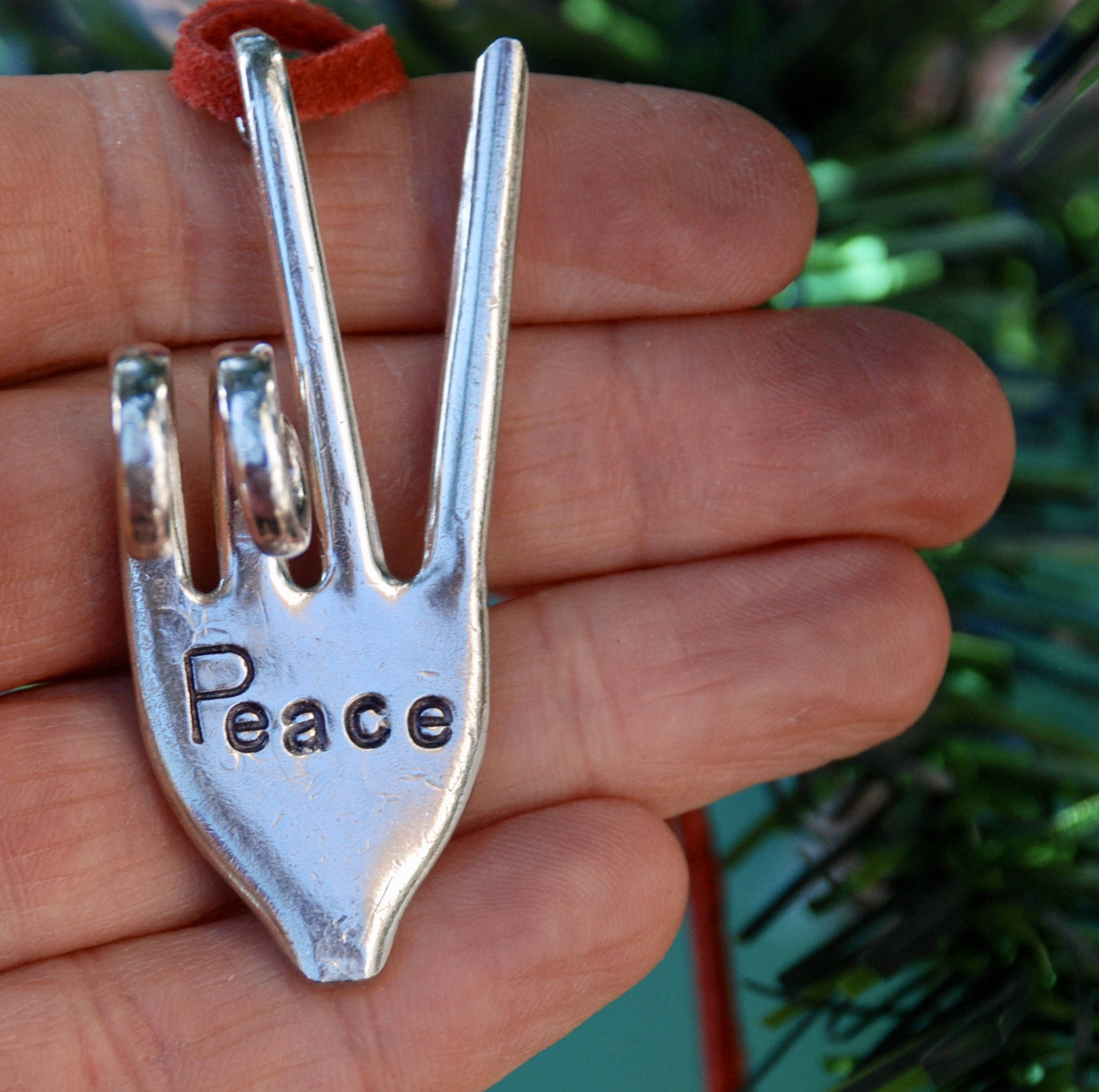 Signo de paz Ornament con cuero hecho de horquilla vintage | Etsy