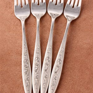Remembrance Silverplate Dinner Forks - Set of 4 Vintage Tableware matched