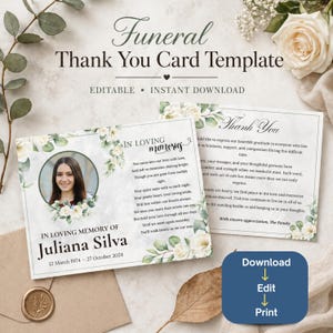 Könnte beinhalten: Beerdigung Dankeskarten-Vorlage mit floralen Akzenten. Die Karte zeigt ein Foto, den Text "In Loving Memory of Juliana Silva" und Daten. Das Design enthält die Worte "Thank You" und eine Option zum Herunterladen, Bearbeiten und Drucken.