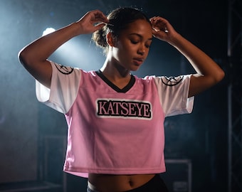 KATSEYE ジャージークロップトップ、ワイルドワールドツアー衣装、コンサートシャツ、K-POP Tシャツ、ファンギフト