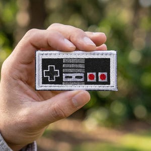Klassischer NES Controller Klettpatch, Retro Gaming Zubehör für Rucksack