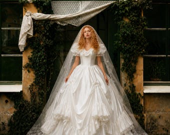 Vintage Wedding Dress Princess Ball Gown Puffy Sleeve Bridal Dress Satin Royal Bridal