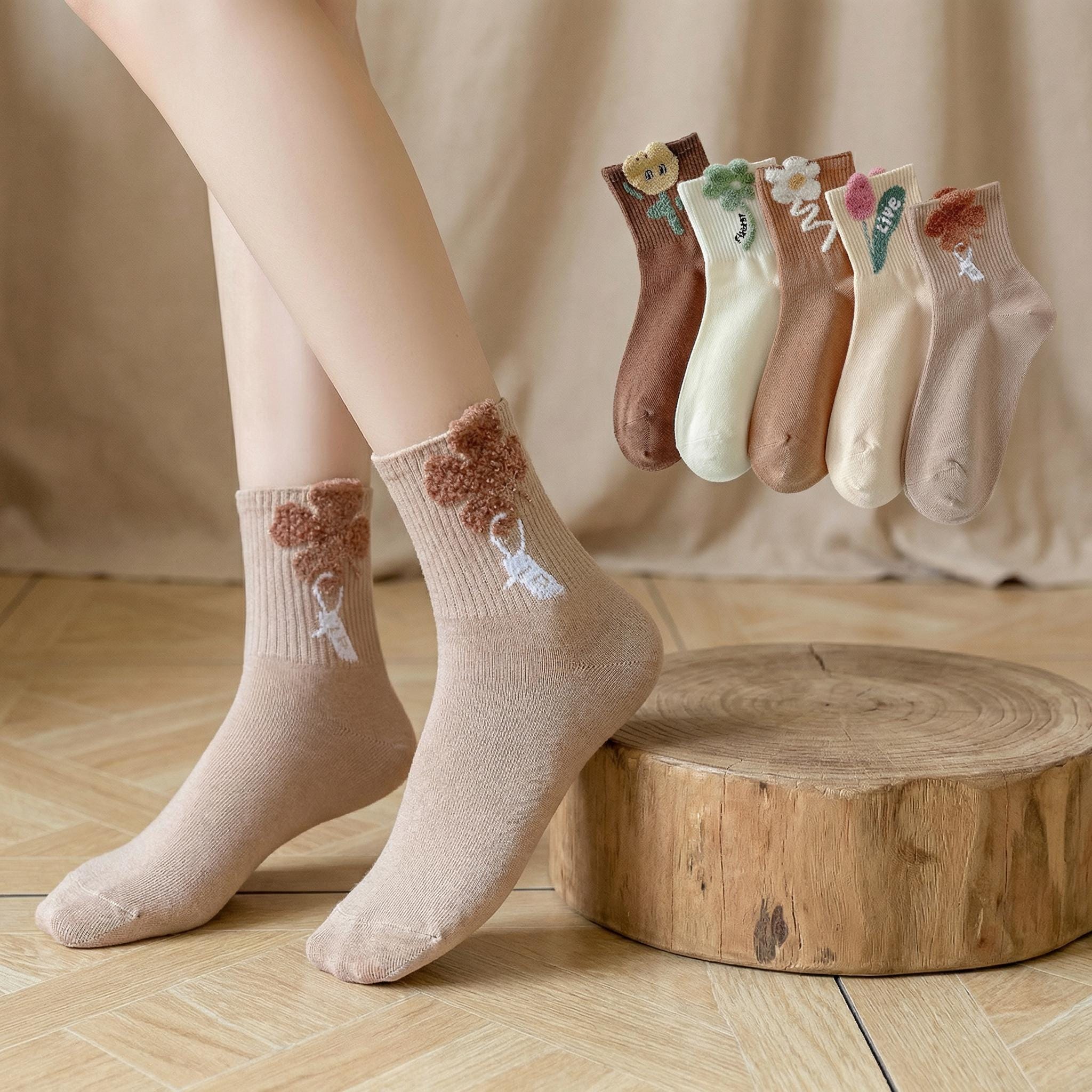 5 Pairs Cute 3D Flower Socks for Women Cotton Crew Socks Kawaii Floral Socks for Spring Autumn Winter Casual Socks for Daily Wear