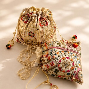 Assortiment de sacs potli en soie brodée - Cadeau indien fait main, cadeau de demoiselle d'honneur (8,5 po. L × 8,5 po. l)