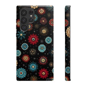 Lyxigt julgransprydnadsskal till telefon, festligt rött och blågrönt guldmönster för iPhone Samsung Pixel