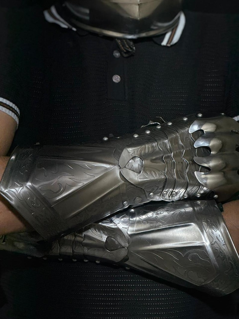 Engraved Medieval Knight Helmet and Gauntlets Set, Gothic Steel Armor ...