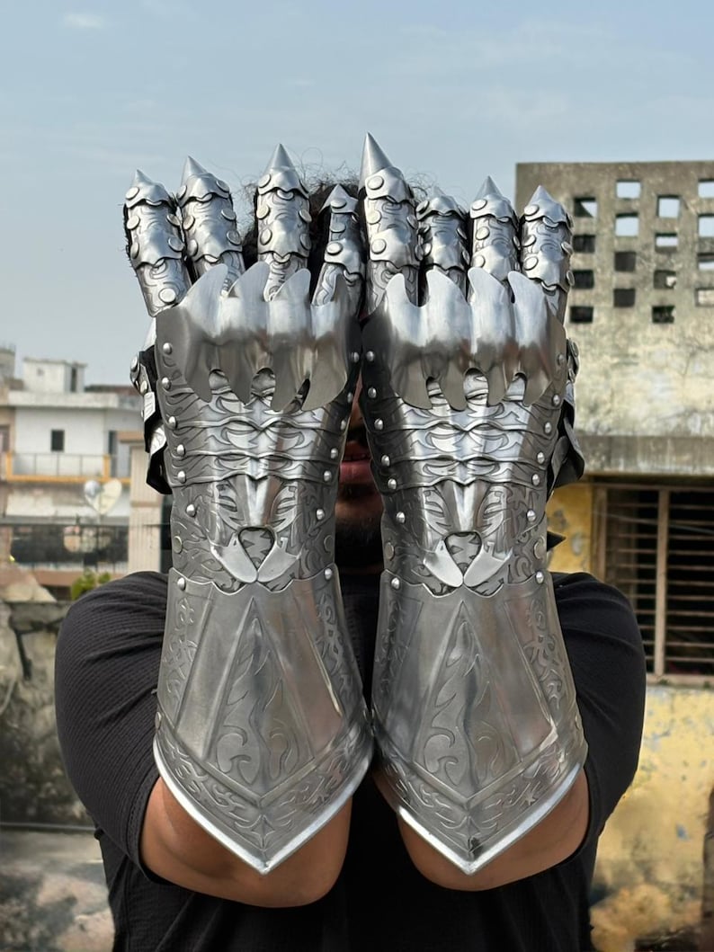 Nazgul-inspired Gauntlet Armor Gloves | Dark Knight Medieval Cosplay ...