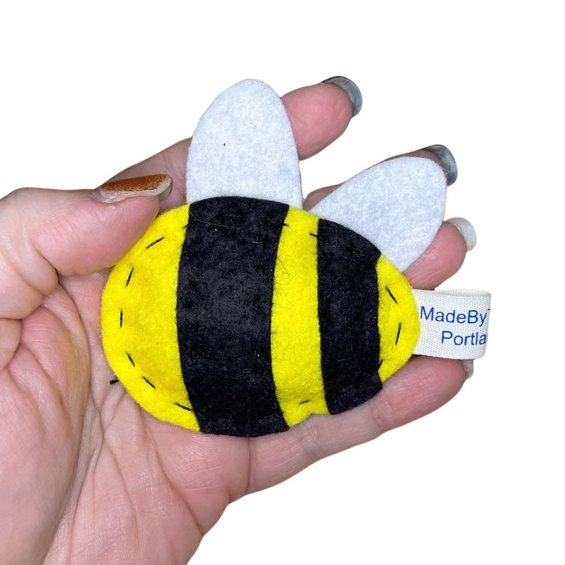 Bee cat toy organic catnip wool-blend felt image 2