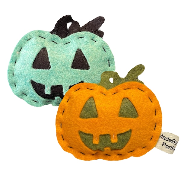 Jack-o-lantern cat toy | organic catnip | wool-blend felt